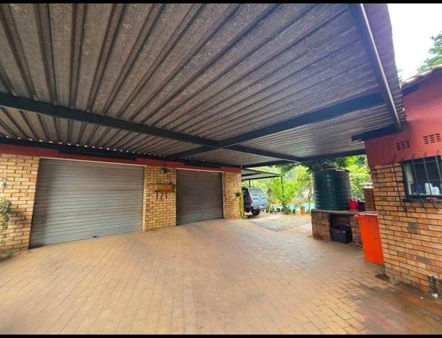 3 BEDROOM HOUSE FOR SALE IN HELIKONPARK